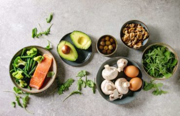 dieta Leto segun tipo de cuerpo salmon, aguacate, champiñones, huevos, vegetales