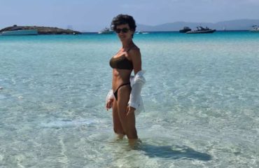 mujer en la playa