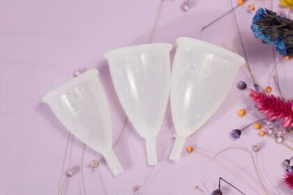 copa menstrual de tres distintos tamaños